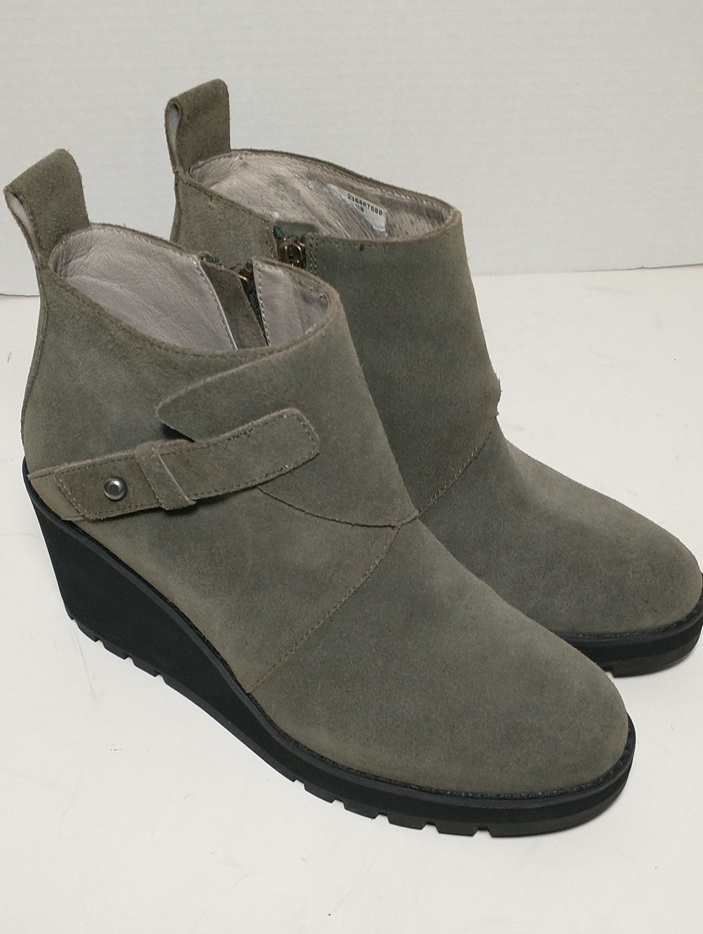 LIKE NEW Eileen Fisher Tinker Wedge Bootie, Green, Size 8, Quiet Luxury, Artsy